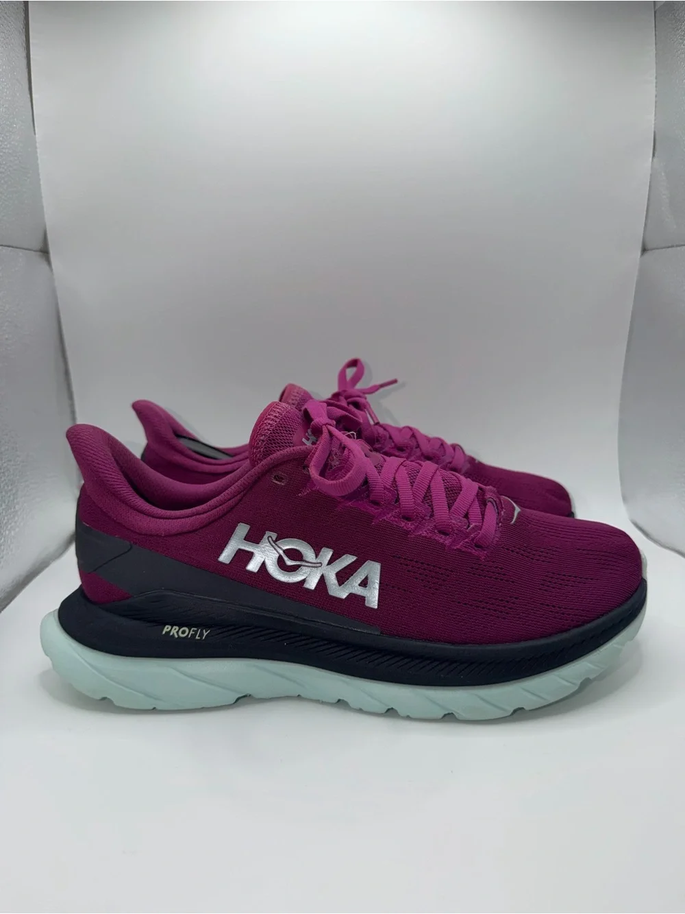 HOKA Women's Running Shoe in Magenta